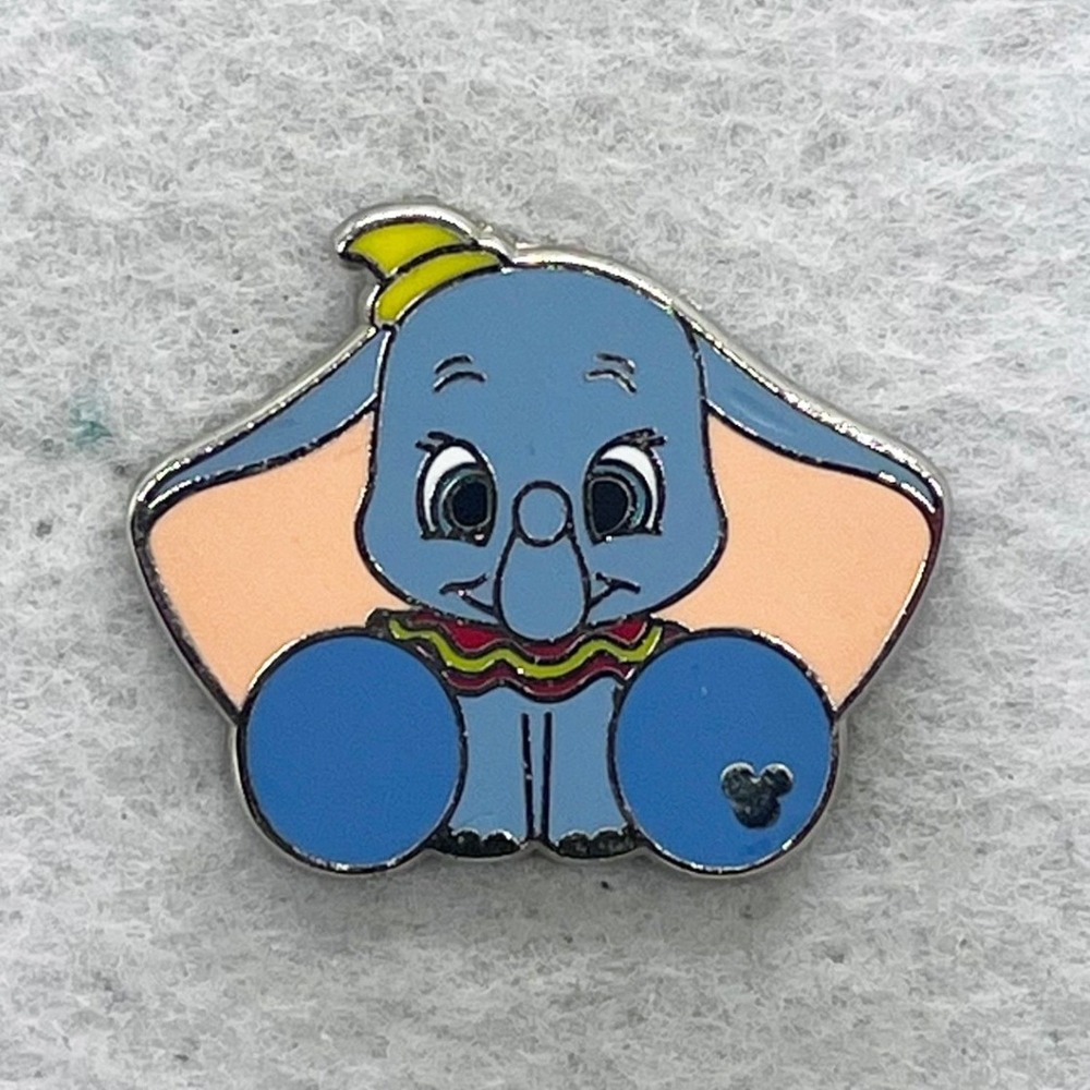 🔮 5/$25 Disney Dumbo Big Feet Pin